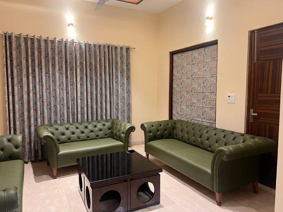 5Bhk Home Away From Home At Ranjit Avenue Amritszár Kültér fotó
