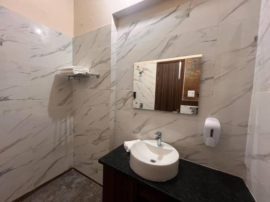 5Bhk Home Away From Home At Ranjit Avenue Amritszár Kültér fotó