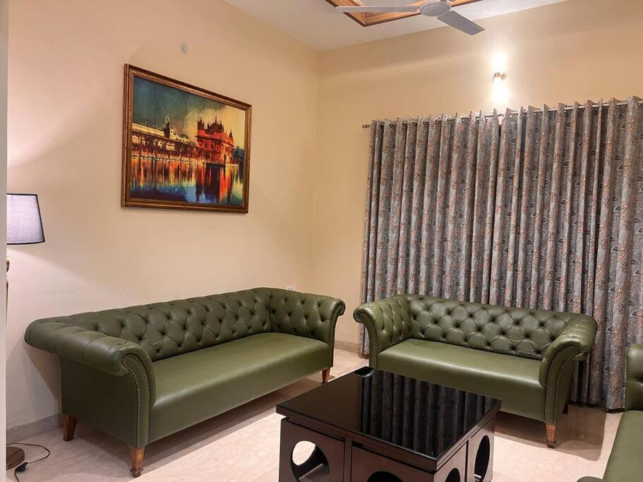 5Bhk Home Away From Home At Ranjit Avenue Amritszár Kültér fotó