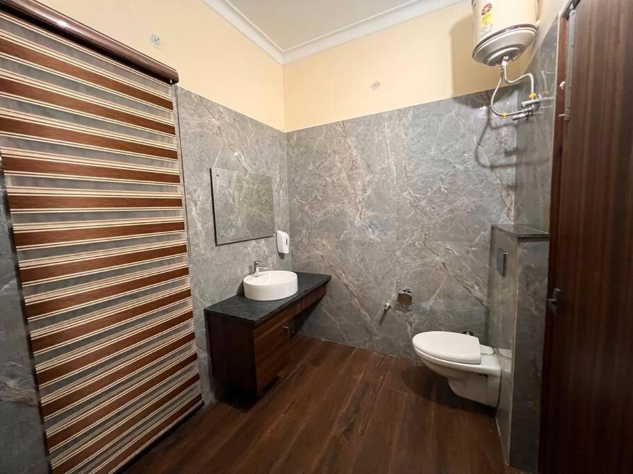 5Bhk Home Away From Home At Ranjit Avenue Amritszár Kültér fotó