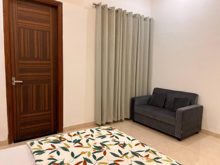 5Bhk Home Away From Home At Ranjit Avenue Amritszár Kültér fotó