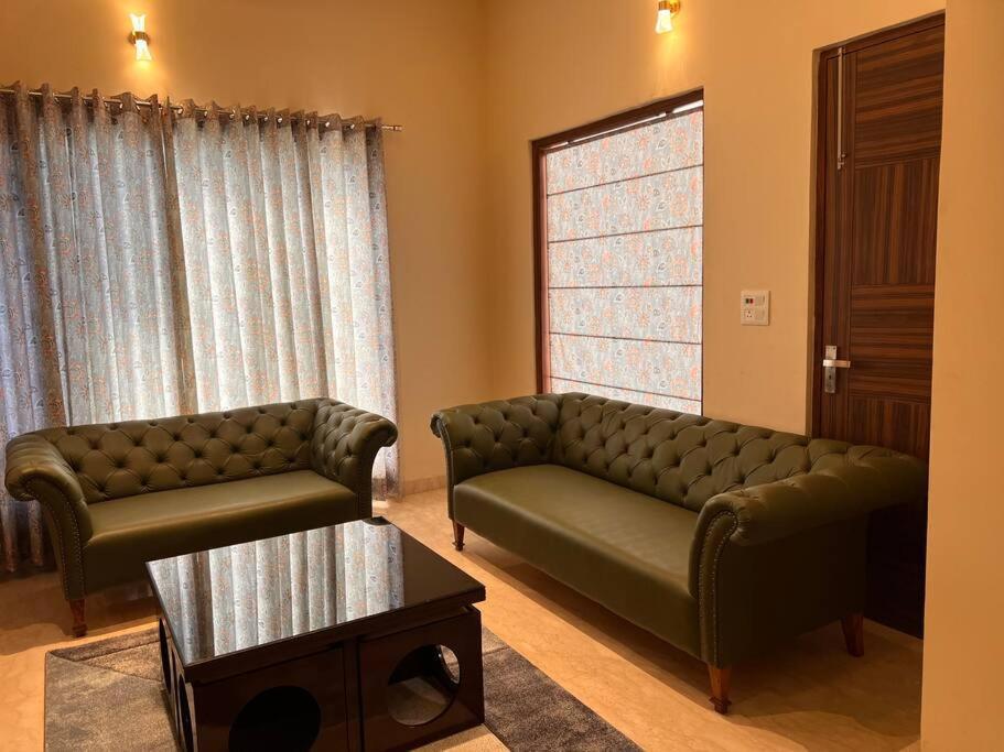 5Bhk Home Away From Home At Ranjit Avenue Amritszár Kültér fotó