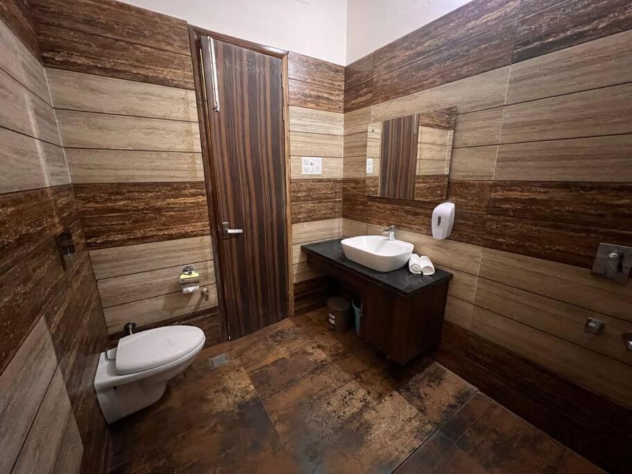 5Bhk Home Away From Home At Ranjit Avenue Amritszár Kültér fotó
