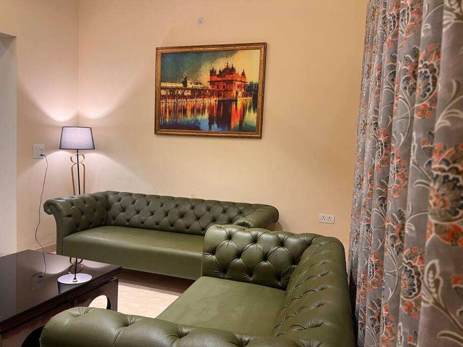 5Bhk Home Away From Home At Ranjit Avenue Amritszár Kültér fotó