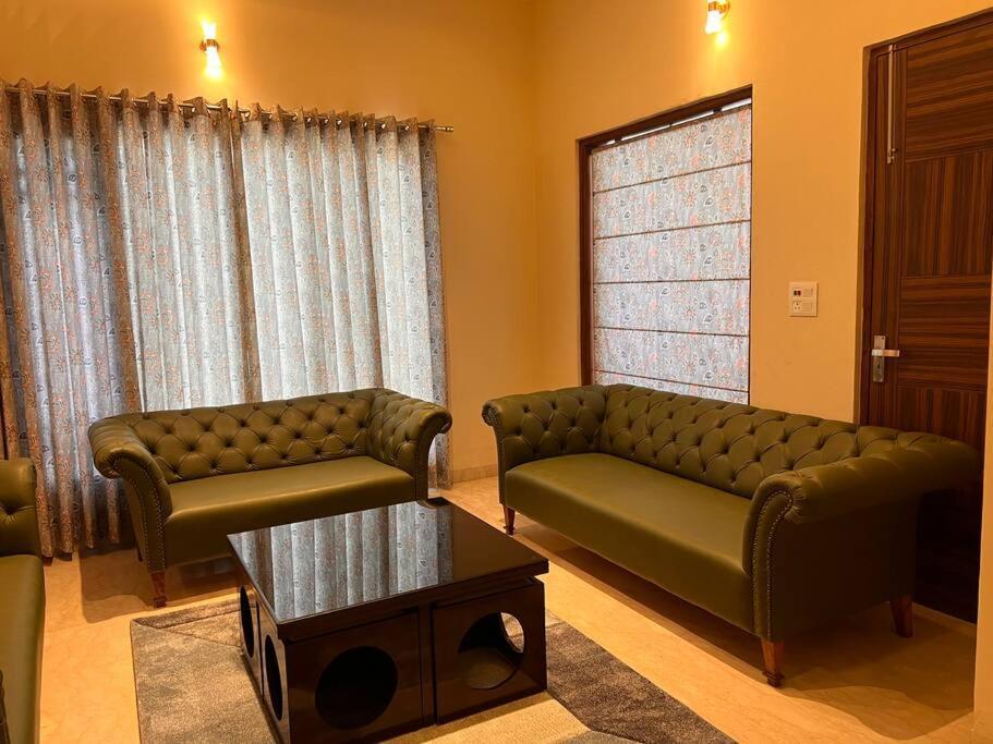 5Bhk Home Away From Home At Ranjit Avenue Amritszár Kültér fotó