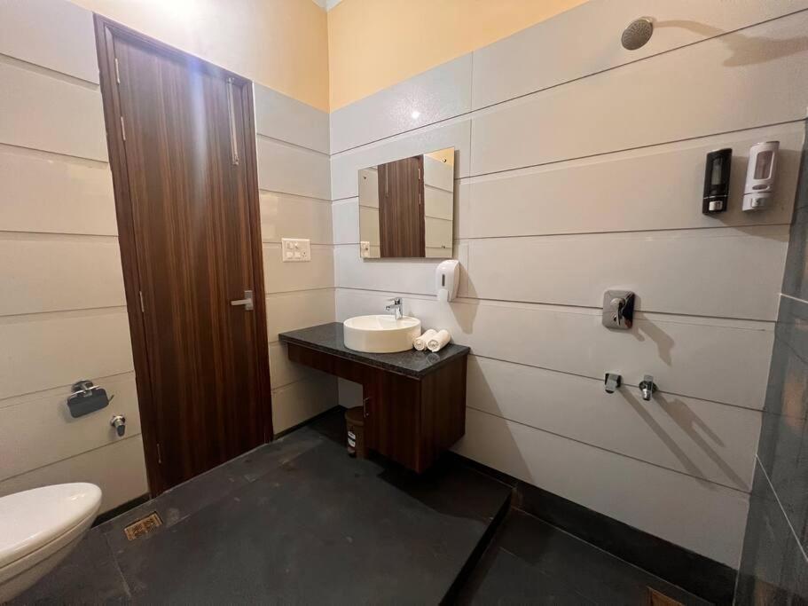 5Bhk Home Away From Home At Ranjit Avenue Amritszár Kültér fotó