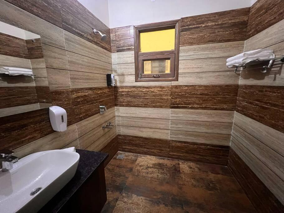 5Bhk Home Away From Home At Ranjit Avenue Amritszár Kültér fotó