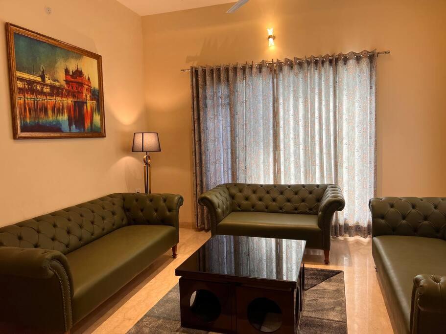 5Bhk Home Away From Home At Ranjit Avenue Amritszár Kültér fotó
