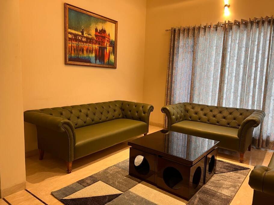 5Bhk Home Away From Home At Ranjit Avenue Amritszár Kültér fotó