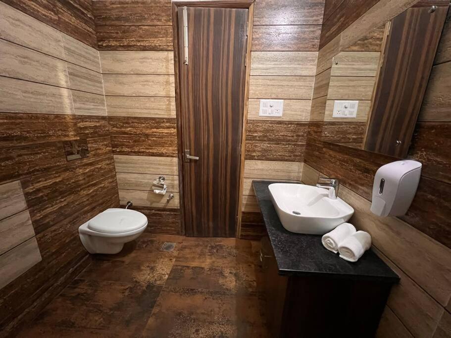 5Bhk Home Away From Home At Ranjit Avenue Amritszár Kültér fotó