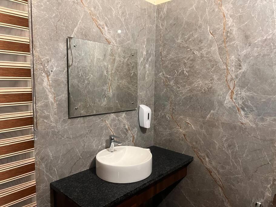 5Bhk Home Away From Home At Ranjit Avenue Amritszár Kültér fotó